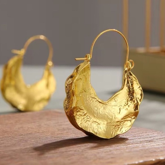 NEW Zara Gold Crescent Hoop Earrings - Picture 1 of 13